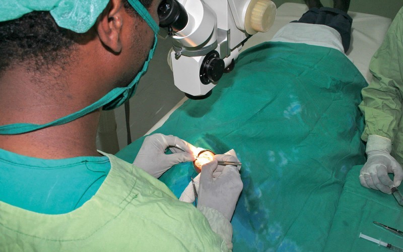 5505949291_5a43a2b1bd_o.jpg Cataract surgery. ETHIOPIA. © Lance Bellers/ICEH