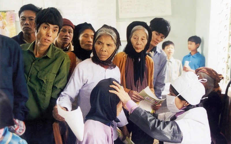5591589709_925e6be56a_o.jpg Linking people with eye care. VIET NAM. © Hannah Kuper/ICEH