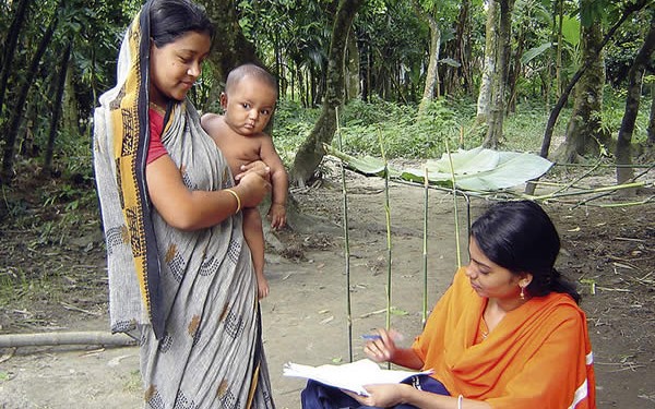 5552723243_a9f6a52f93_b A female interviewer talking to a mother in rural Bangladesh as part of the MSc project of International Centre for Eye Health student Lutful Husain. BANGLADESH. © Lutful Husain