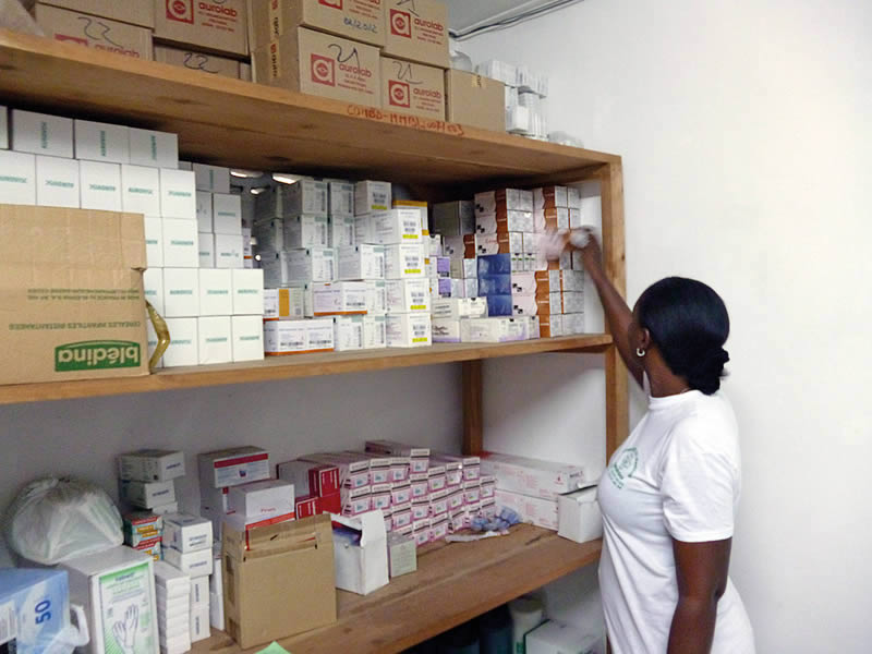 Stock room_6835072205_l Good management of instruments and consumables helps improve patient care. IVORY COAST © Ferdinand Ama